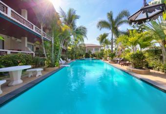 Aumpai Luxury has Balcony rooms