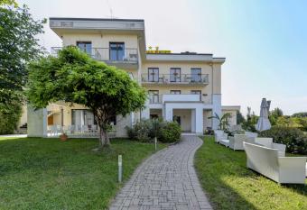 Hotel Mauro has Balcony rooms