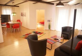 Art City Studio Kassel 4/8 allows 18 year olds to book a room