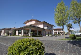 Hotel Ganfo has Balcony rooms
