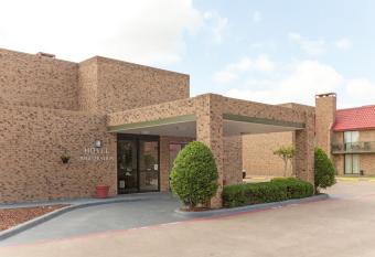 Hawthorn Extended Stay by Wyndham Richardson has Smoking/Balcony rooms