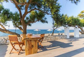 Electra Studios has Balcony rooms