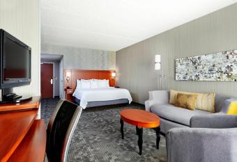 Courtyard by Marriott Phoenix North/Happy Valley allows 18 year olds to book a room