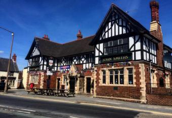 INGRAM ARMS HOTEL, HATFIELD allows 18 year olds to book a room