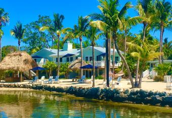 Coconut Palm Inn has Balcony rooms
