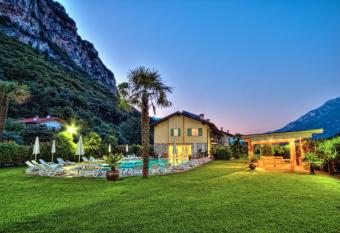 Residence Verdeblu has Balcony rooms