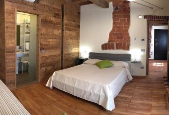 Osteria Senza Fretta Rooms for Rent has Balcony rooms