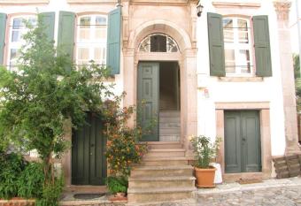 Eolos House Cunda allows 18 year olds to book a room