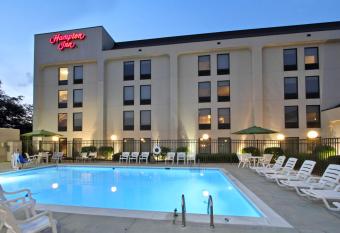 Hampton Inn Hagerstown allows 18 year olds to book a room
