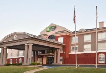 Holiday Inn Express & Suites Selma allows 18 year olds to book a room