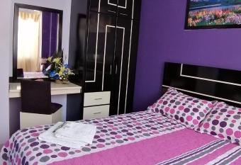 Hostal y Complejo Recreacional La Playita de Monse has rooms with a private hot tub