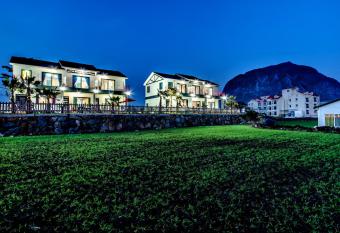 Lohas Pension has Balcony rooms