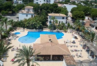 Hotel Vistamar by Pierre & Vacances allows 18 year olds to book a room