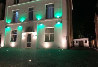 Victorin House allows 18 year olds to book a room