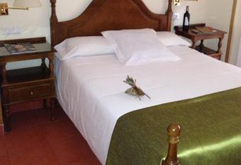 Villa de Elciego has Balcony rooms