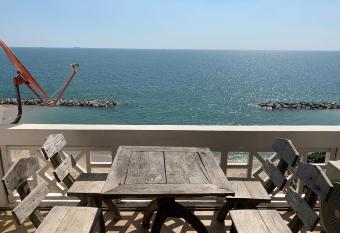 Banchaitalay Room has Balcony rooms