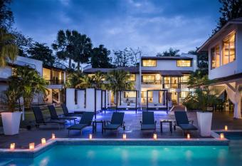 BlueBay Villas Doradas Adults Only-All Inclusive allows 18 year olds to book a room