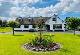 Cedar Lodge Accommodation H91 CF9D allows 18 year olds to book a room