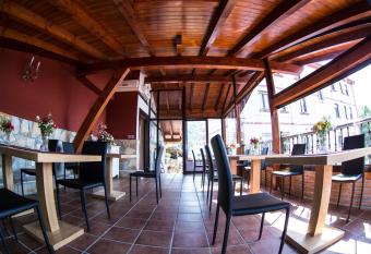 Hotel Mari  erune allows 18 year olds to book a room