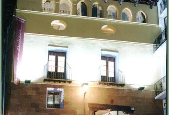 Hospederia Meson de la Dolores allows 18 year olds to book a room