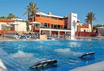 Caybeach Caleta allows 18 year olds to book a room