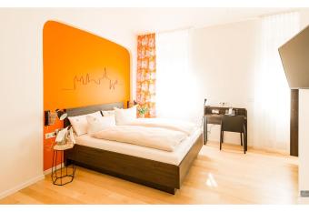 sevenDays Hotel Karlsruhe allows 18 year olds to book a room