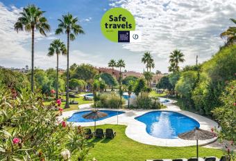 Los Amigos Beach Club has Balcony rooms