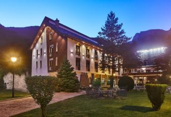 Silken Ordesa has Balcony rooms