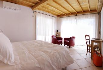 Les Carriers  allows 18 year olds to book a room