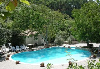  A Cunziria allows 18 year olds to book a room