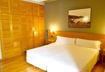 Hotel Alda El Suizo allows 18 year olds to book a room