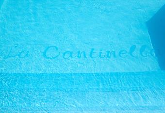 La Cantinella has Balcony rooms