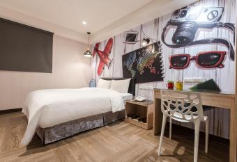 The Young Hotel has rooms with a private hot tub