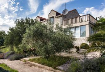 Apartments Villa Maslina has Balcony rooms