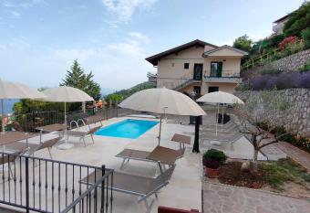 Apartment Antunovic has Balcony rooms