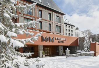 Hotel MiM Baqueira & Spa allows 18 year olds to book a room