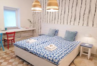 J  szber  ny Boutique Room allows 18 year olds to book a room