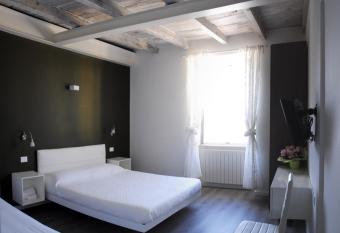 Iseo Lake has Balcony rooms
