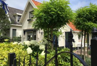 Pittoresque house near the beach has Balcony rooms