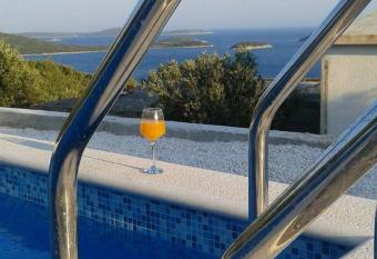 Holiday Home Bepo has Smoking/Balcony rooms