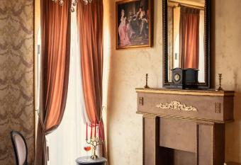 Belle Epoque Boutique (Adult Only) allows 18 year olds to book a room