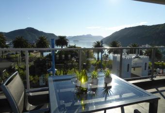 Luxury Waterfront Apartment - Quay No 6 has Balcony rooms