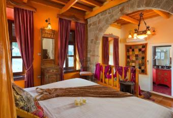 Nikos Takis Fashion Boutique Hotel has rooms with a private hot tub