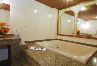 Am  ricas Benidorm Hotel has rooms with a private hot tub