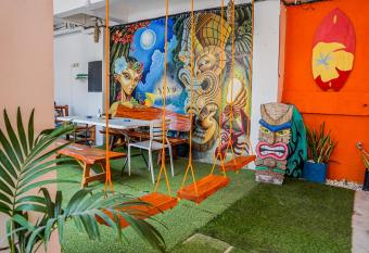 Chill Out Hostel has Balcony rooms