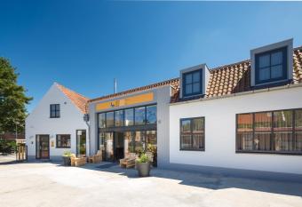 Leo BBB allows 18 year olds to book a room