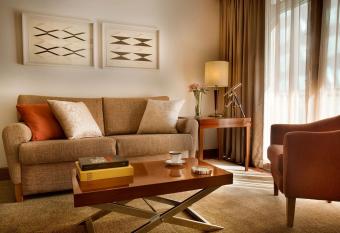 Etoile Hotels Itaim has rooms with a private hot tub