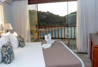 Colonna Park Hotel has rooms with a private hot tub