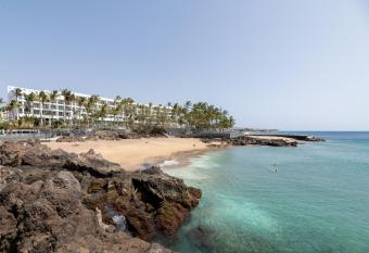 Hotel Fariones has Balcony rooms