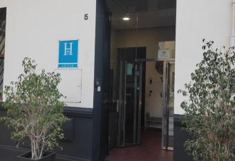 Hostal Puerta Carmona has Balcony rooms